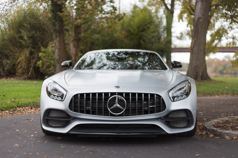 Illustration for article titled The Mercedes-AMG GT C Roadster And Mercedes-Benz 300SL Roadster Both Hail From A Golden Age